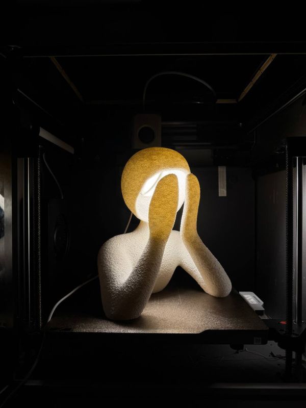 NoBody – skulpturell bordlampe